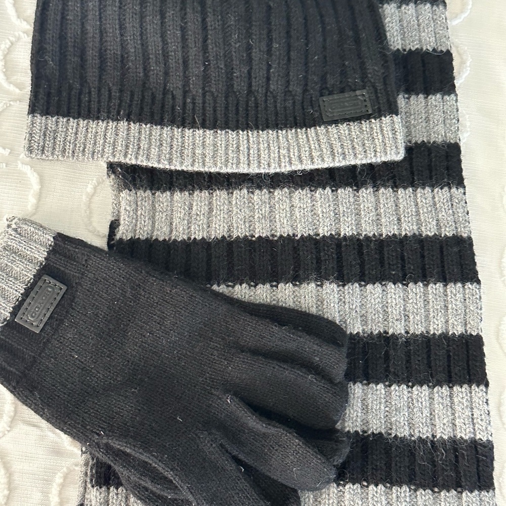 Hat, scarf, gloves